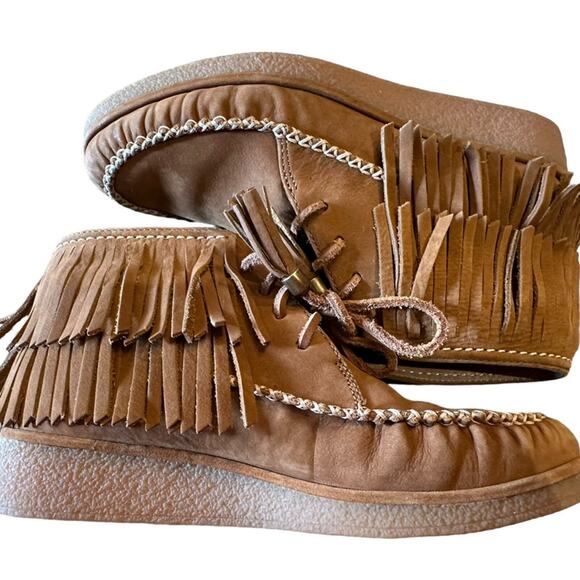 Ugg Women’s Size 5 Golden Brown Suede Fringed Moccasin Style Booties - Picture 7 of 12